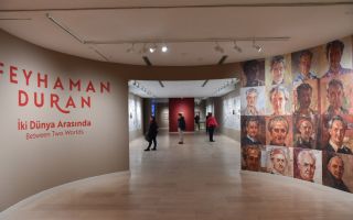Feyhaman Duran - İki Dünya Arasında