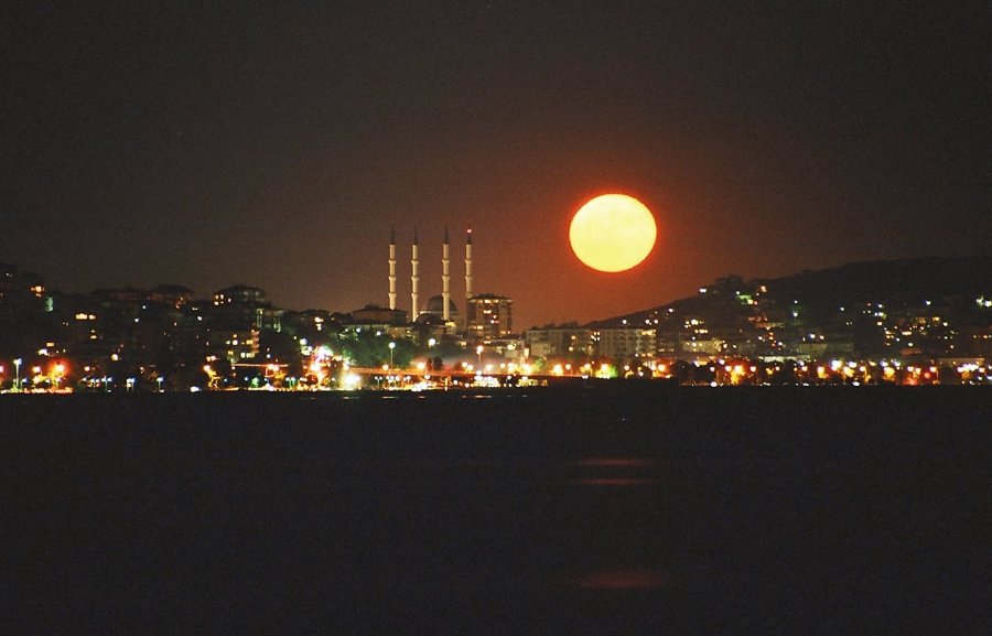 Dolunayda İstanbul - Tamer Ataç 