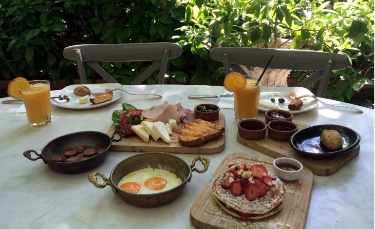 Yaz Günlerinde Sabah Keyfi ; Cezayir Bahçe'de Kahvaltı