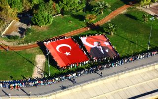 10 Kasım'da Atatürk İçin El Ele Ata'ya Saygı Zinciri