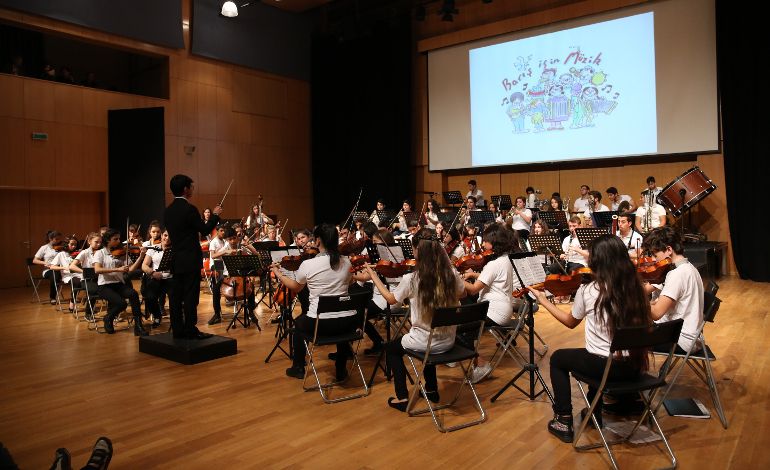 Barış için Müzik Orkestrası Neşeli