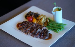 Le Méridien Istanbul Etiler’de ‘Hot Stone Steak’ Menüsü