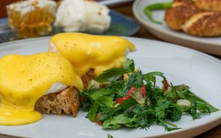 Avlu Restaurant’ın Ünlü Pazar Kahvaltısı Yeniden Başlıyor