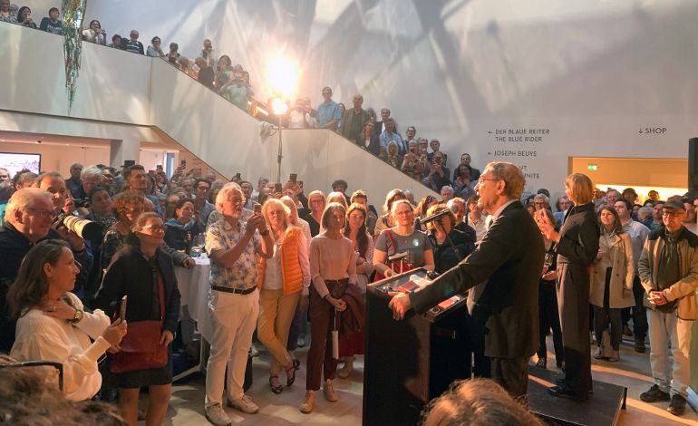 Orhan Pamuk’un Münih Sergisinin Açılışı Rekor Katılımla Gerçekleşti