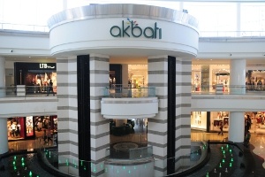  Akbatı AVYM'de Alışveriş Yapanları Haftasonu Tatili Bekliyor 