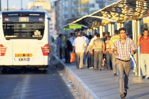 Mecidiyeköy Metrobüs İstasyonu Yenileniyor