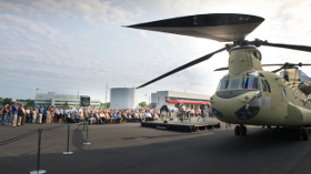 Boeing, İlk ABD Ordusu Çok Yıllı II Yapılandırılmış Chinook Teslimatını Yaptı